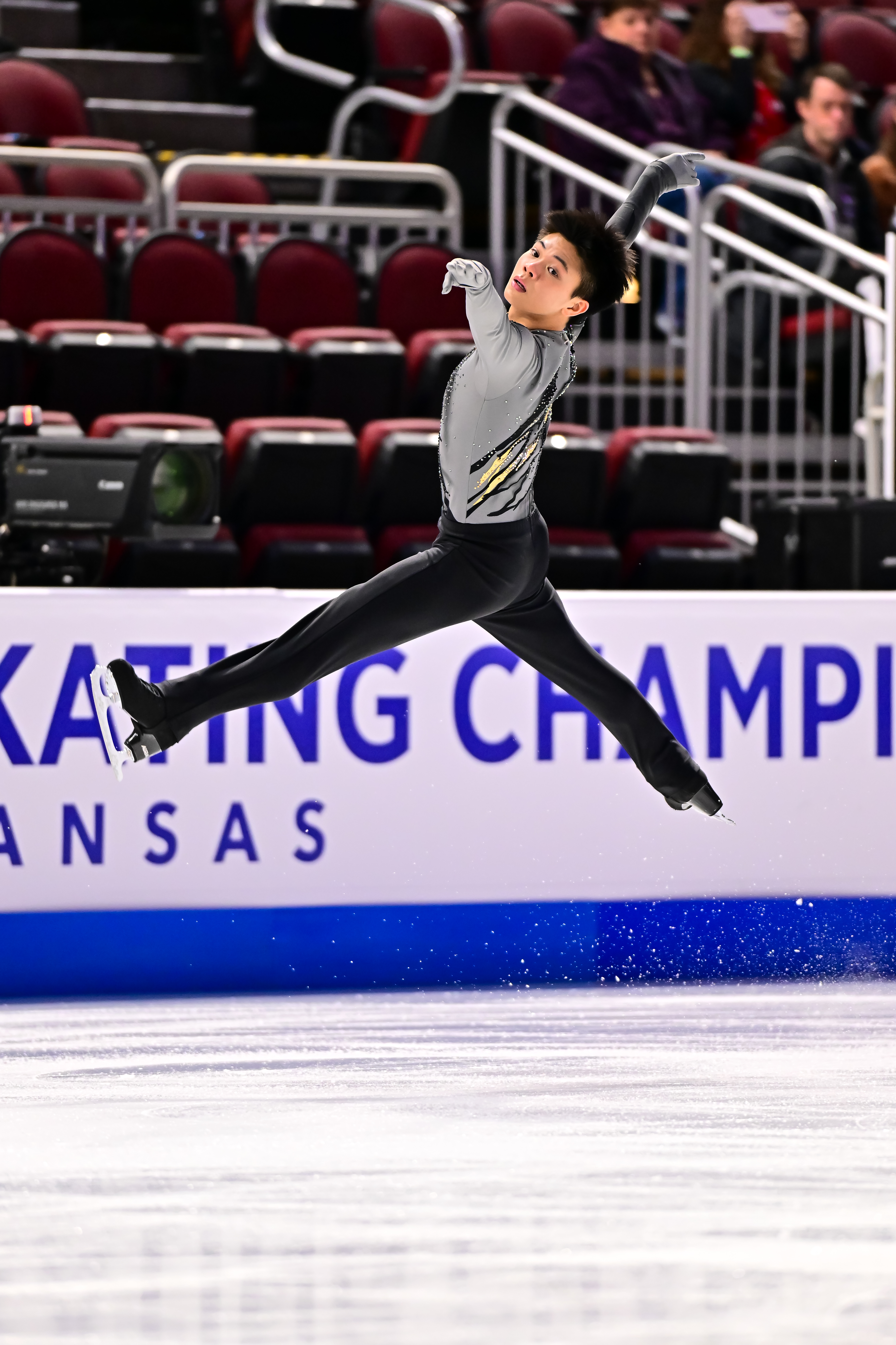 Lorenzo Elano flies effortlessly through the air in his free skate at the U.S. Championships.