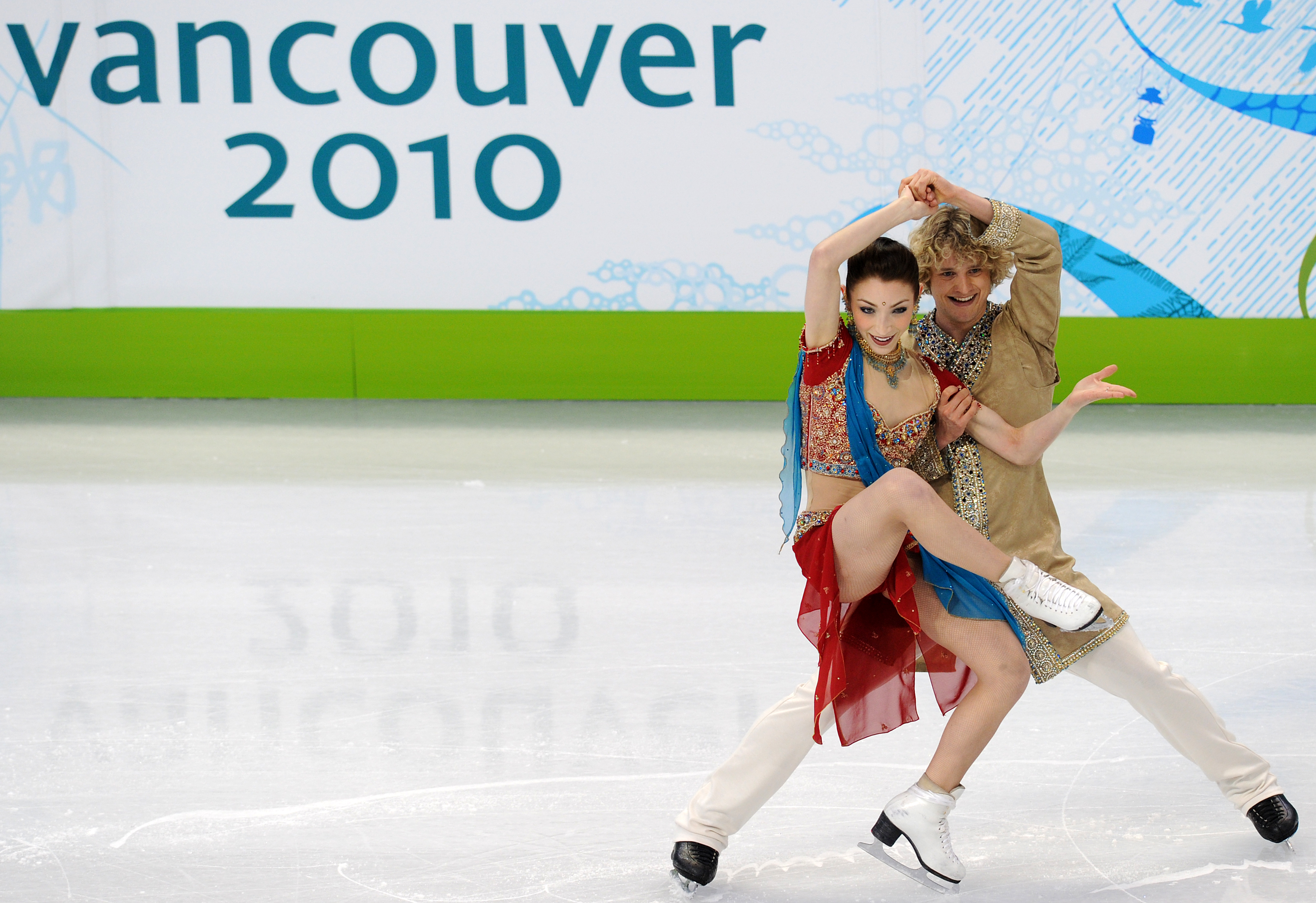 Meryl Davis and Charlie White perform their legendary Bollywood program at the 2010 Olympics.