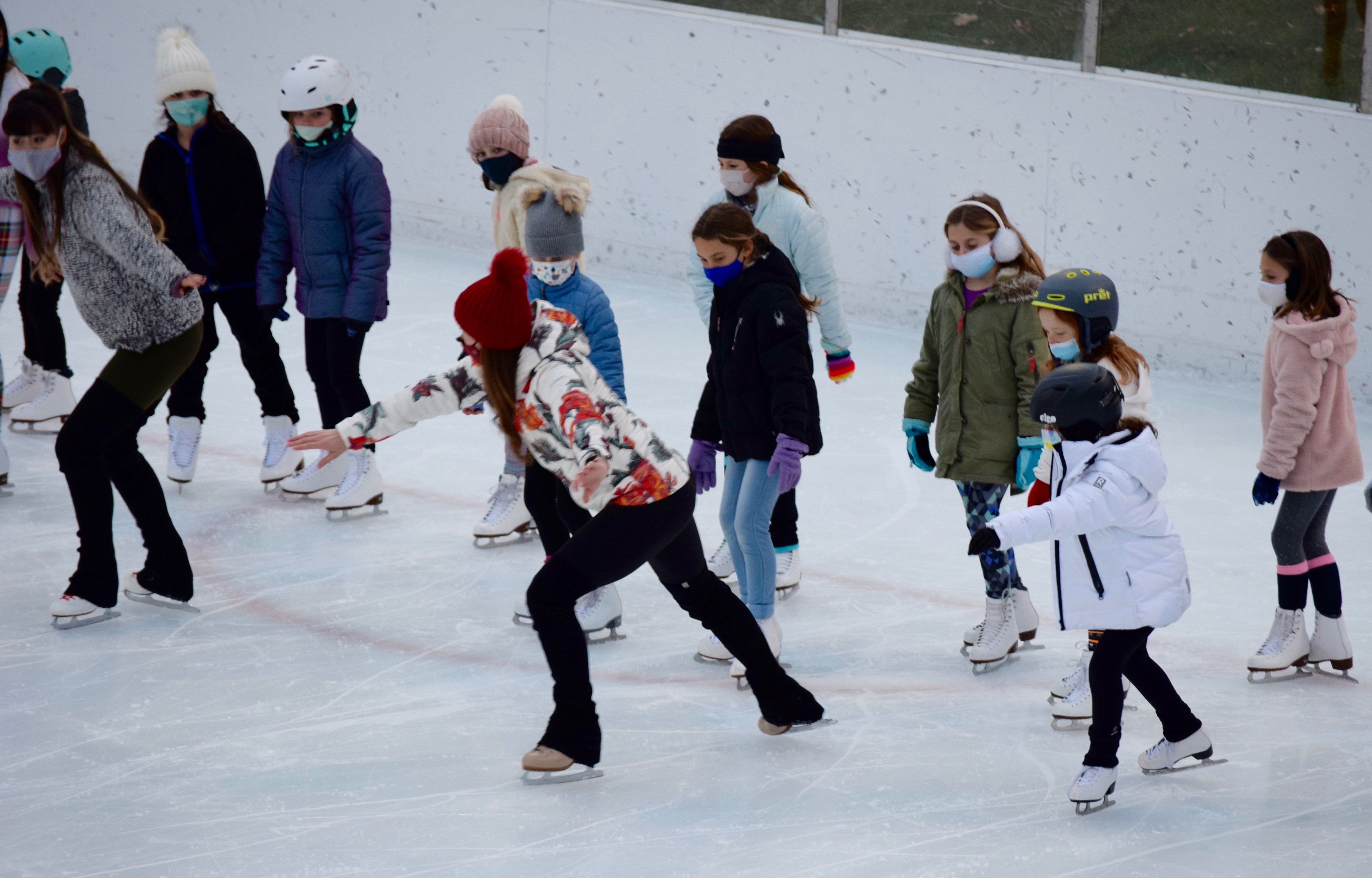 Mariko Heimbach and Jennifer Gruver demonstrate proper skating technique to students.