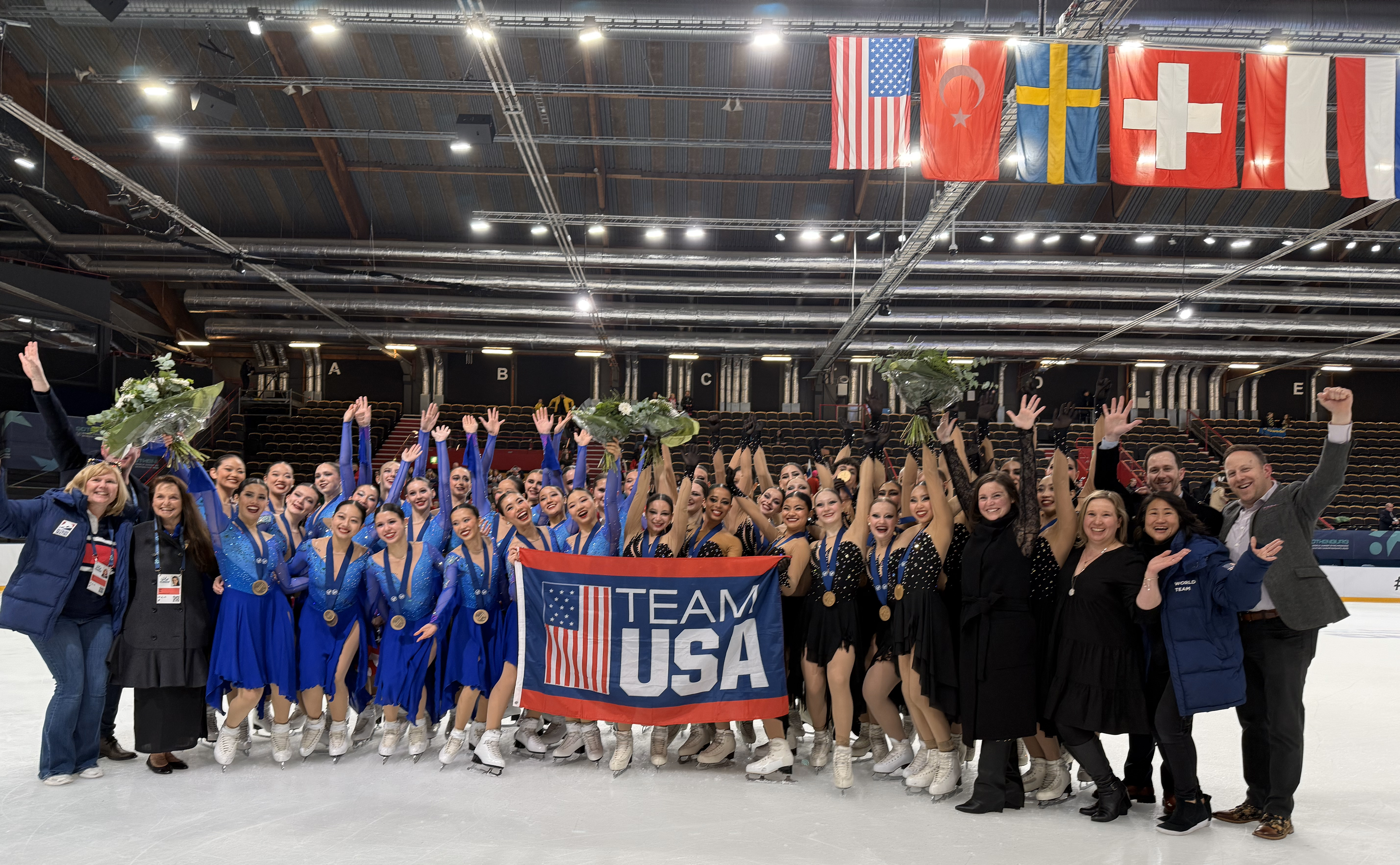 Standing side by side, the Skyliners Junior and Teams Elite celebrate with World success