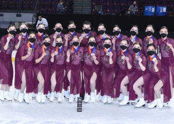Haydenettes pose with the 2022 U.S. Synchronized Skating Championships trophy and gold medals